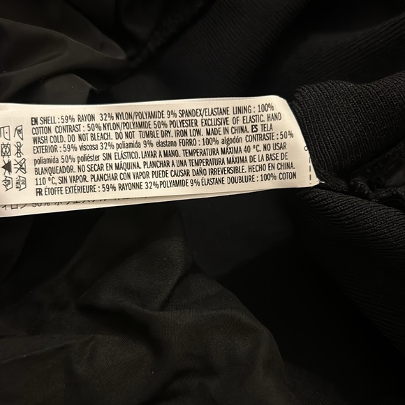 Black Bubble Skirt Cecilia Mini Dress
HYACINTH HOUSE - Picture 8 of 9